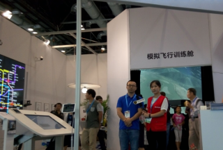 【視頻專訪】北京小鳥科技發(fā)展有限責(zé)任公司張濤工程師2016軍民融合展上正在接受公共安全裝備網(wǎng)專訪