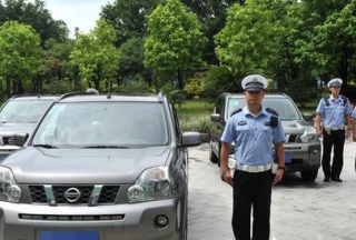 【亮點】廣州交警出動“隱形戰(zhàn)車” 裝備精良交通違法行為無處遁逃