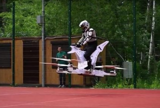 【另類無人機】俄國推出飛行自行車 時速100公里