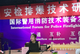 【快訊】河南國度時(shí)代警用裝備有限公司銷售總監(jiān)孫青攜特色技術(shù)裝備亮相