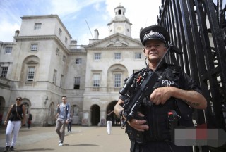 【組圖】英國倫敦安保升級 警察持槍巡邏
