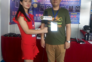 【視頻專(zhuān)訪】江蘇金安警用器材制造有限公司總經(jīng)理夏燦軍天津國(guó)際應(yīng)急展接受公共安全裝備網(wǎng)專(zhuān)訪