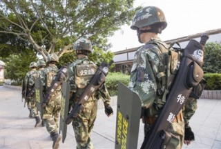 【組圖】瑞安邊防戰(zhàn)士“仗劍”巡邏 “大寶劍”暗藏“秘密武器”