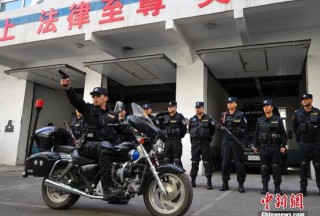 【組圖】新型處突裝備助力烏魯木齊特警保治安