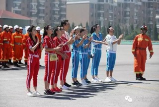 圍觀| 趙雅芝劉嘉玲莫文蔚陳喬恩謝娜穿上消防服什么模樣？