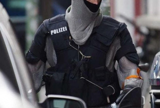 【組圖】德國警察裝備“鎖子甲” 中世紀鎧甲的復(fù)活