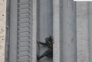 【組圖】 武警戰(zhàn)士煉就”飛檐走壁“真功夫 小伙伴們都驚呆啦,！