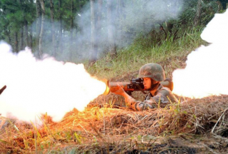 【組圖】解放軍手中超強(qiáng)悍單兵火力的極致！