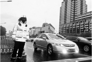 【看點(diǎn)】新型防護(hù)裝備，交警蜀黍們再也不怕受冷了
