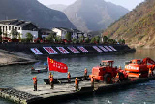 【組圖】各種大型霸氣救援裝備匯集四川 場(chǎng)面震撼