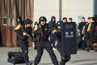 【多圖】內蒙古：鐵警反恐處突演練保春運安全