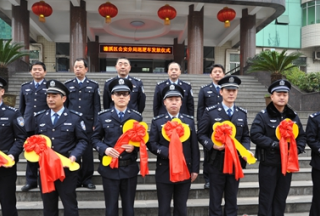 江西九江濂溪區(qū)公安分局舉行警用電動(dòng)巡邏車發(fā)放儀式
