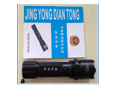 警用強(qiáng)光手電
