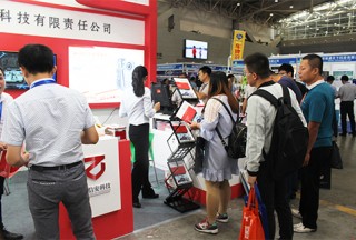 【新亮點】中信安：4G“小超人”執(zhí)法記錄儀點亮新疆安防展，圍觀人群紛紛贊賞,！
