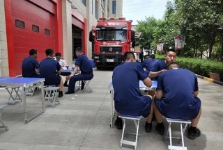 陜西楊凌：多功能飲食保障車正式“入伍” 戰(zhàn)勤保障力量再提升