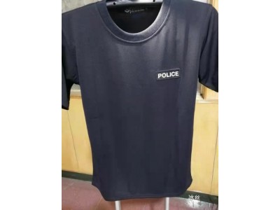 交警夏執(zhí)勤服