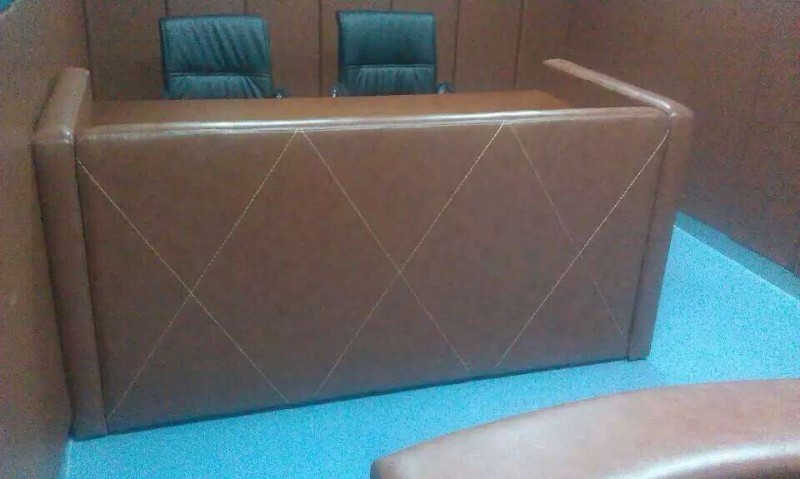 3.新型軟包審訊桌-1